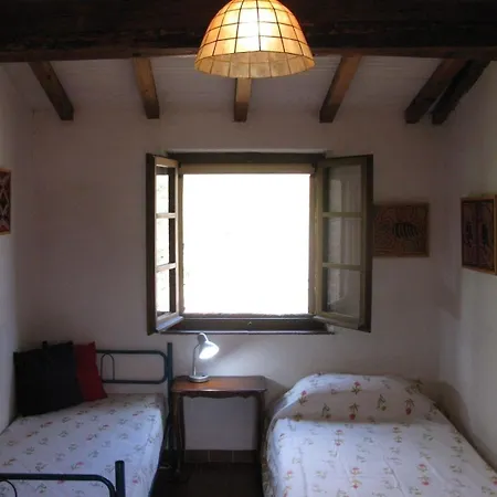 Idylle Auf Dem Huegel Ueber Dem Trasimeno *